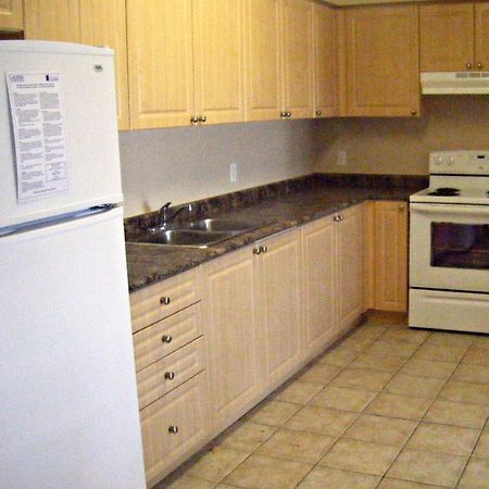 Hotel Laurier - Apartment Style Residence ウォータールー エクステリア 写真