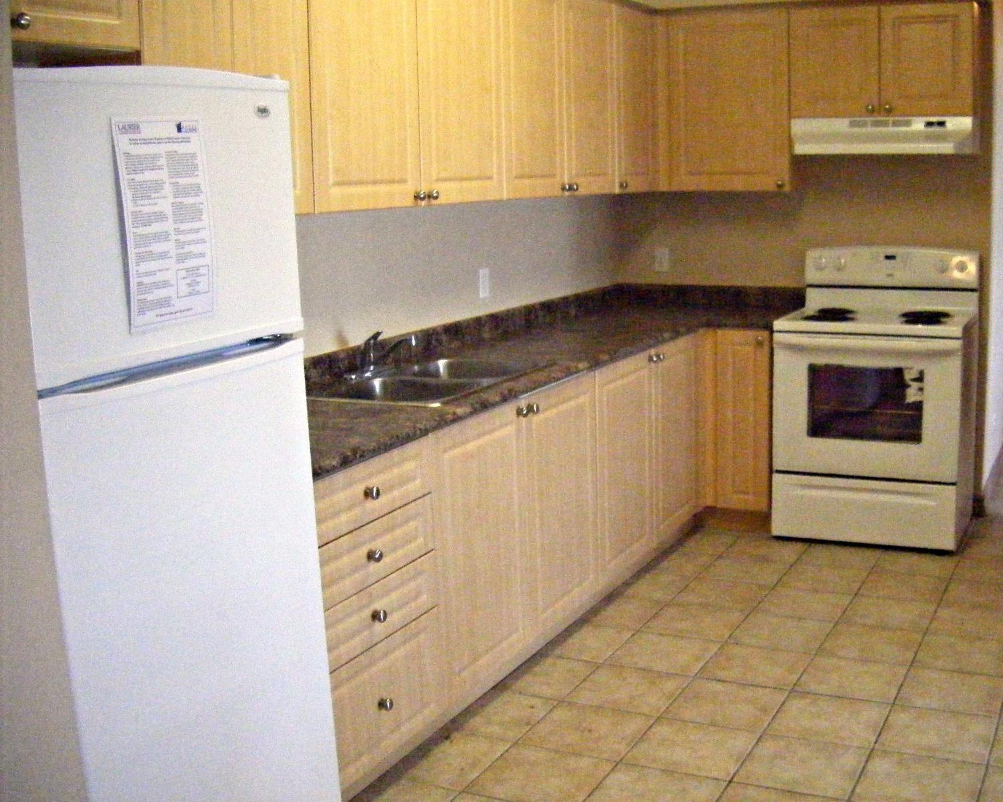 Hotel Laurier - Apartment Style Residence ウォータールー エクステリア 写真